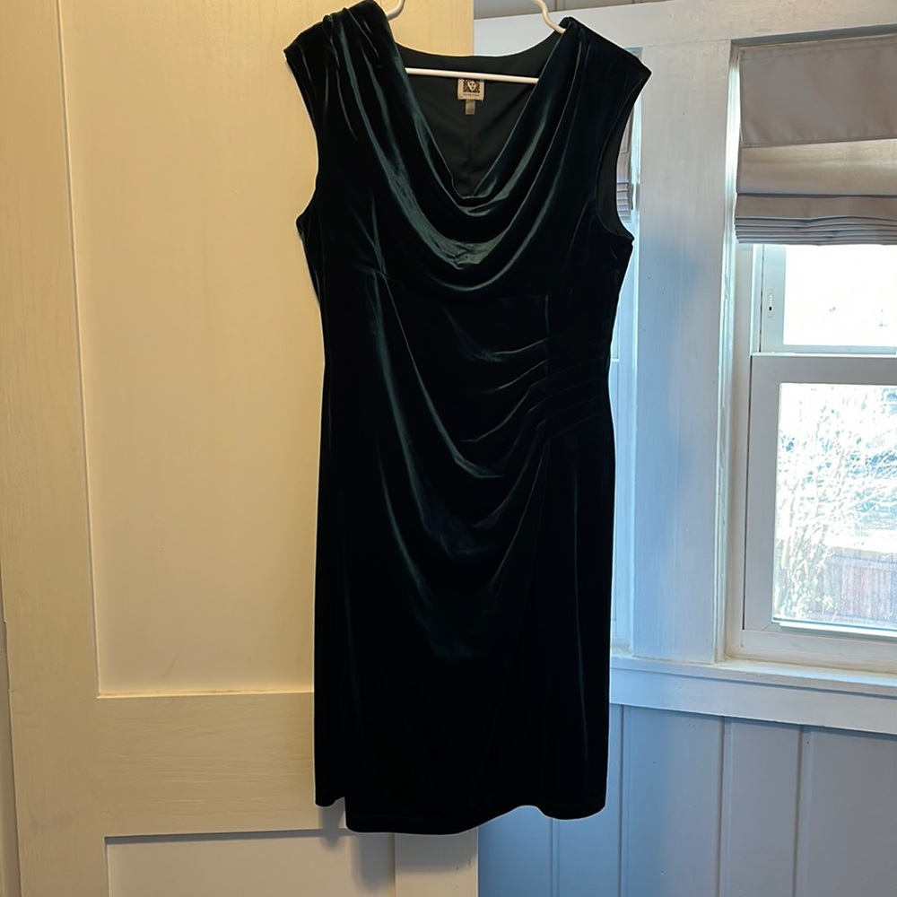 Crushed velvet Anne Klein emerald green cocktail dress
